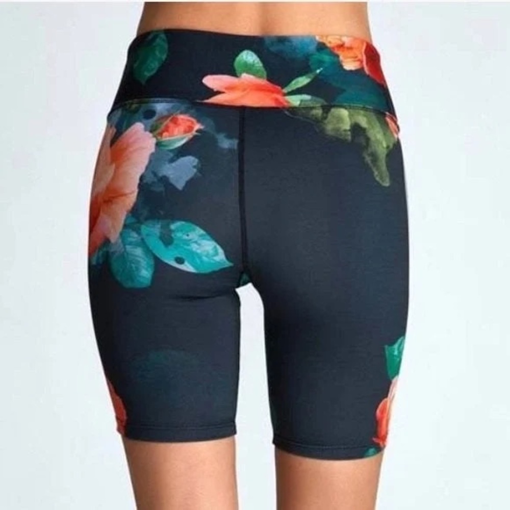 Noli Yoga | Rose Bike Shorts Size Small - Picture 2 of 4